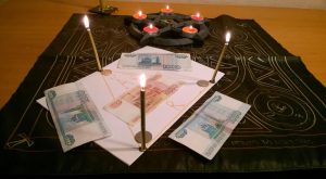 Денежный заговор на растущую Луну для привлечения богатства