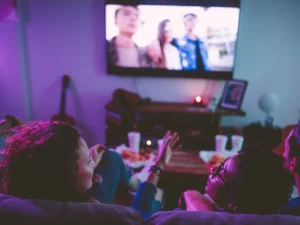 Лучшие идеи, что посмотреть с подругами вечером: комедии и драмы