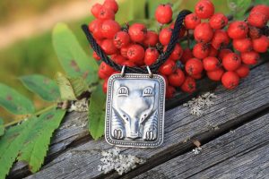 Как правильно носить амулеты, чтобы они действительно работали