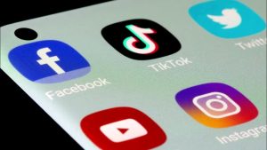 Влияние интернета и соцсетей на психологию и поведение подростков