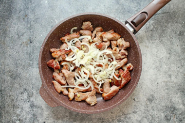 Бефстроганов из свинины со сметаной