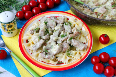 Бефстроганов из свинины со сметаной