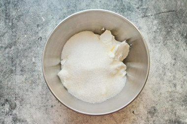 Десерт из сметаны и желатина с ягодами