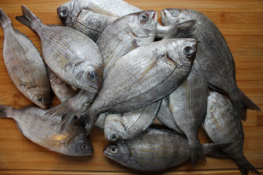 Дорадо целиком в духовке