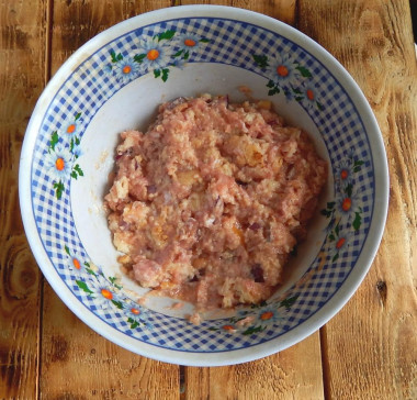 Фрикадельки в томатном соусе на сковороде