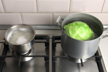 Голубцы в сметанном соусе в духовке