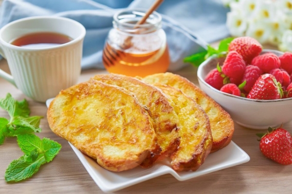 Гренки с яйцом на сковороде