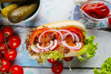 Хот дог в домашних условиях в булочке с сосиской