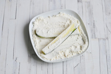 Кабачки жареные на сковороде с чесноком