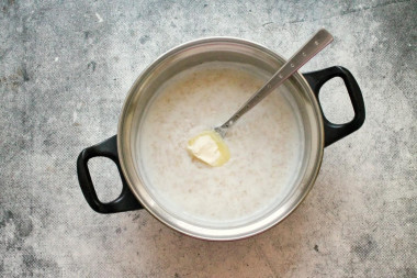 Каша с клубникой