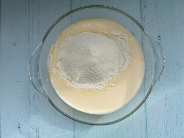 Кекс на кефире и растительном масле с изюмом