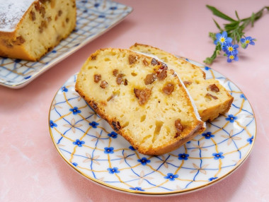 Кекс на кефире и растительном масле с изюмом