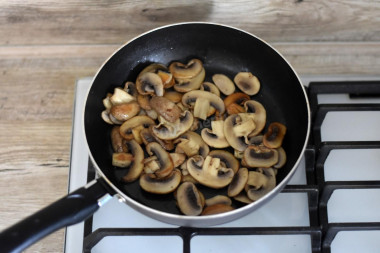 Киш с грибами и сыром