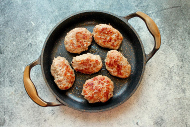 Классические котлеты из свинины