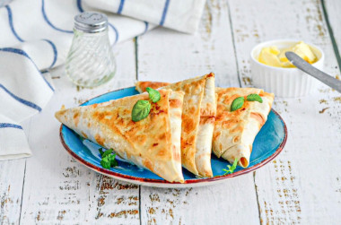 Конвертики из лаваша с разными начинками на сковороде