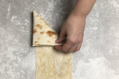 Конвертики из лаваша с разными начинками на сковороде