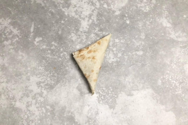 Конвертики из лаваша с разными начинками на сковороде