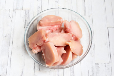 Курица в панировке на сковороде