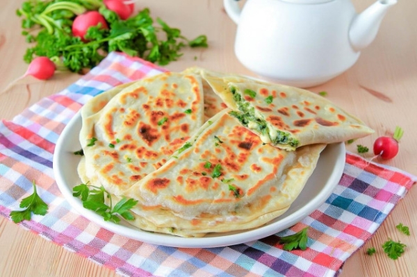 Кутабы с зеленью и сыром