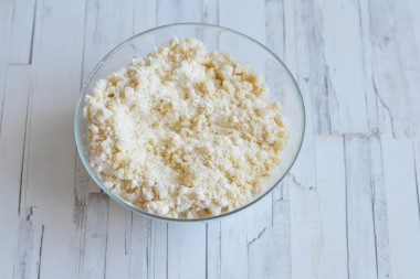 Насыпной пирог с творогом и яблоками в духовке