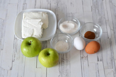 Насыпной пирог с творогом и яблоками в духовке