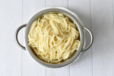 Паста с креветками и шпинатом