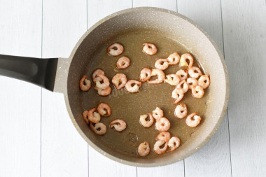 Паста с креветками и шпинатом