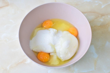 Пирог Крошка в духовке с творогом