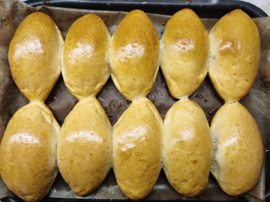 Пирожки дрожжевые с капустой в духовке