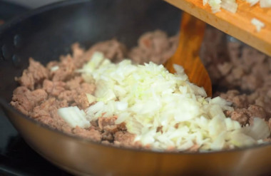 Пирожки с капустой мясом в духовке