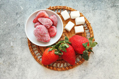 Пюре клубничное