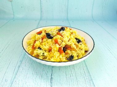 Плов с курагой и черносливом