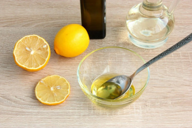 Простой салат из зеленой редьки с морковью и яблоком