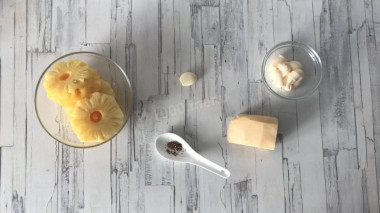 Салат ананасы с сыром и чесноком