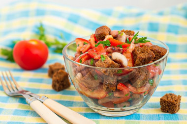 Салат с фасолью и помидорами