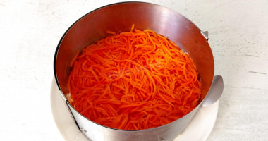 Салат с курицей и морковью по-корейски