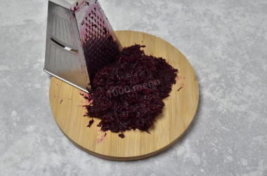 Салат свекла с чесноком и грецким орехом