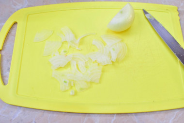 Салат витаминный из капусты и моркови и яблока без уксуса