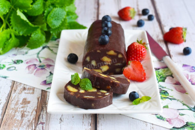 Шоколадная колбаса из печенья и какао классическая