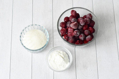 Шоколадный пирог с вишней