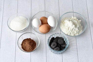 Шоколадный пирог с вишней