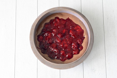 Шоколадный пирог с вишней