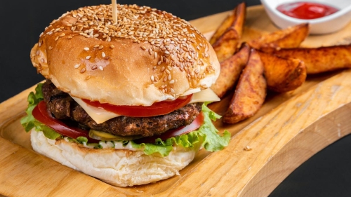 "Ситуация опасная": Бектенов поручил бороться с энергетиками и фастфудом среди подростков