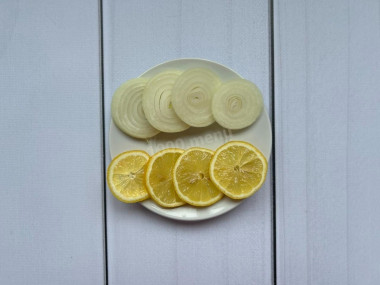 Скумбрия с майонезом и луком в духовке