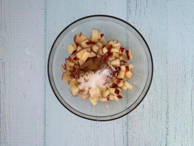 Слойки с яблоком и корицей