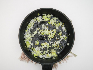 Тарталетки с грибами и сыром