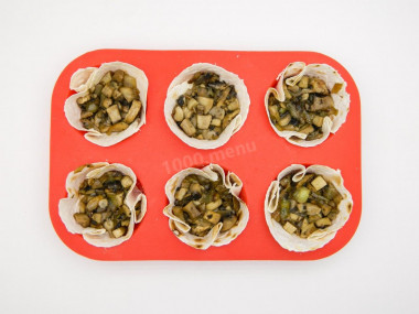 Тарталетки с грибами и сыром