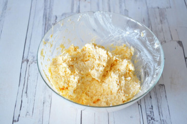 Тарталетки с яйцом и сыром