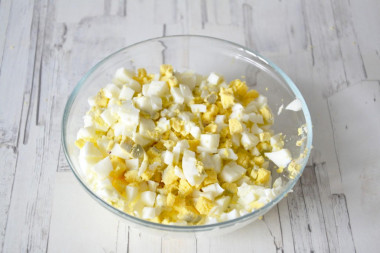 Тарталетки с крабовыми палочками сыром и яйцом