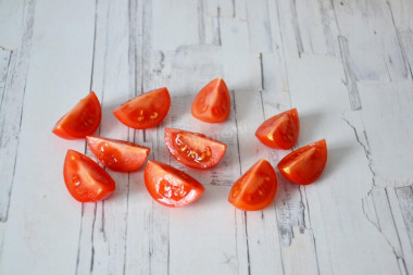 Тарталетки с сыром и чесноком с крабовыми палочками